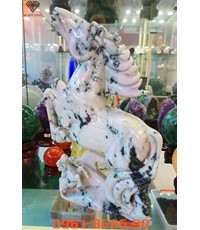Tượng ngựa phong thuỷ bằng ngọc Jade 