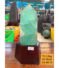 Trụ đá fluorit xanh