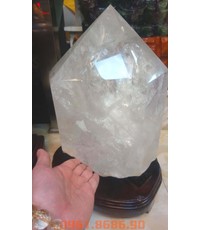 Trụ đá thạch anh trắng